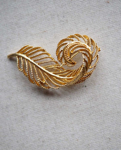 Curled Feather Lisner Signed Brooch