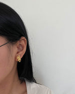 Load image into Gallery viewer, Tulip Earrings
