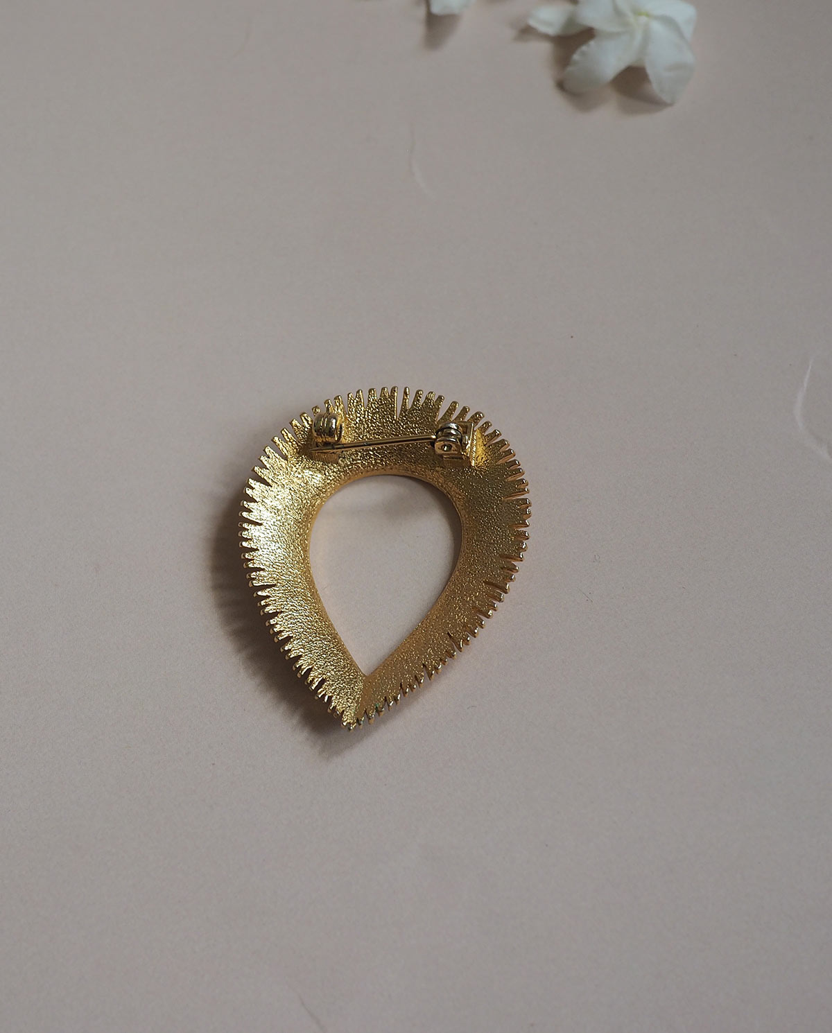 Gold Tone Droplet brooch