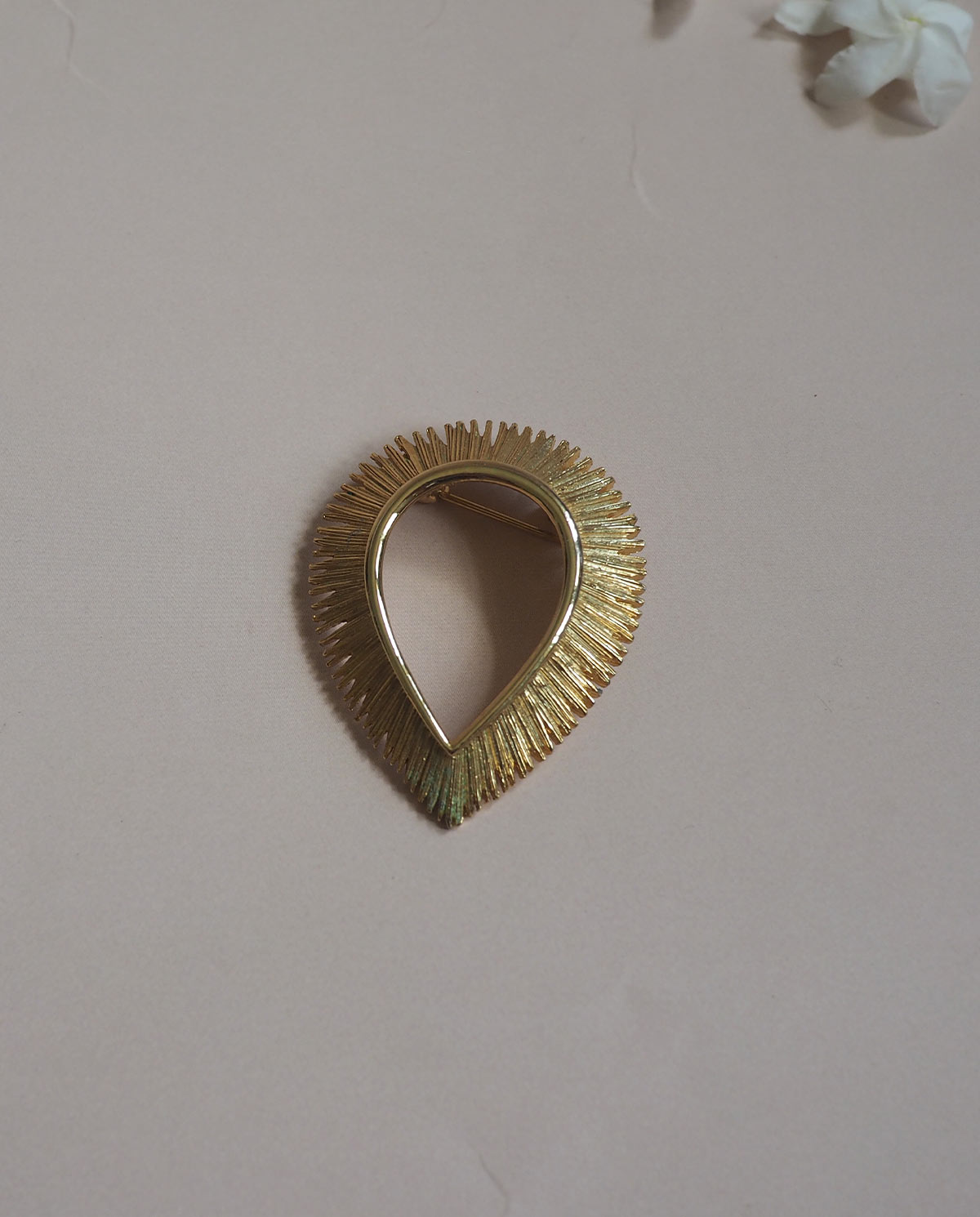 Gold Tone Droplet brooch