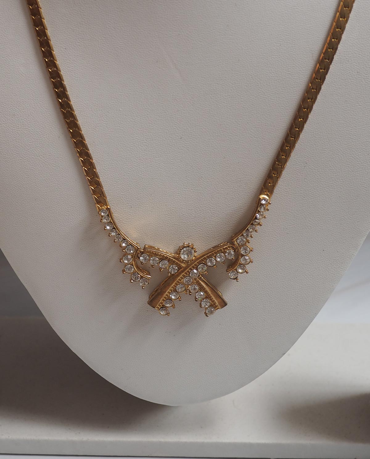 Gold Tone Rhinestone Pendant Necklace