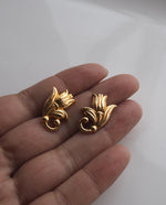 Load image into Gallery viewer, Tulip Earrings
