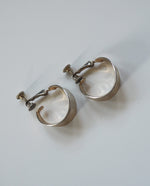 Load image into Gallery viewer, Gold Tone Hoop Clip ons

