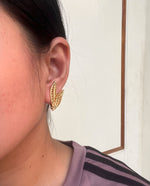 Load image into Gallery viewer, Filigree Leaf Earrings
