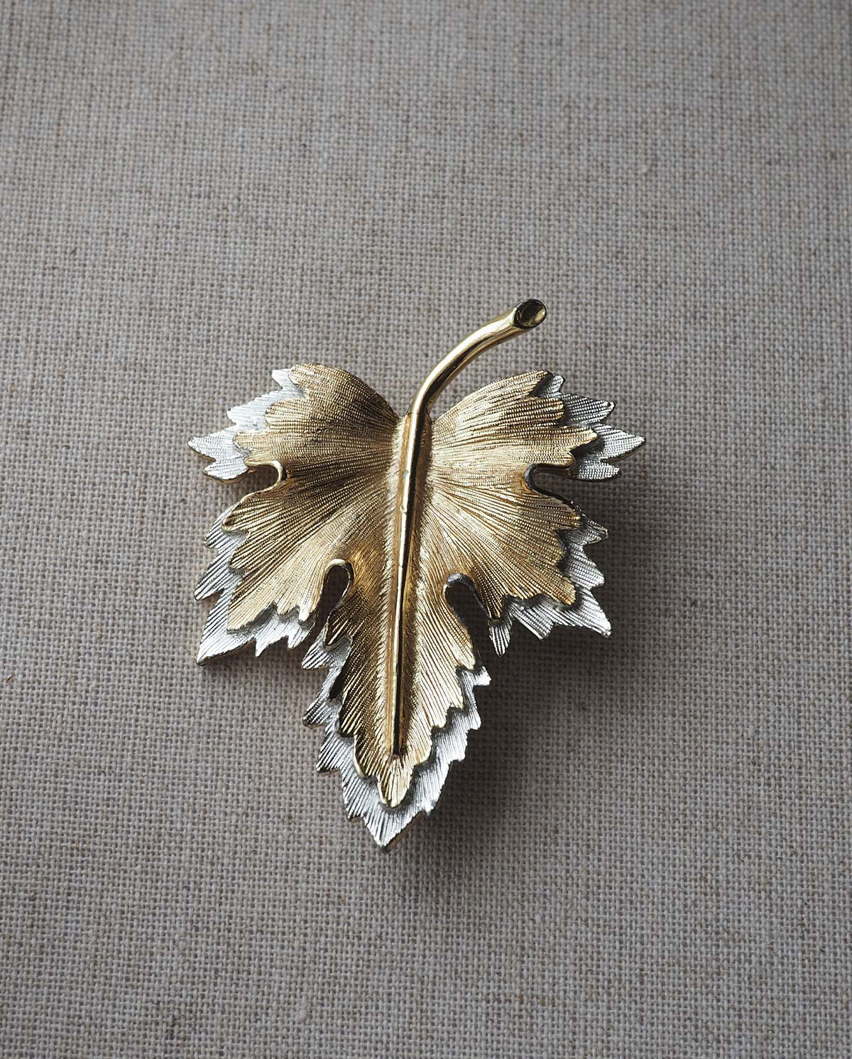 Sarah Coventry Leaf Signed Brooch