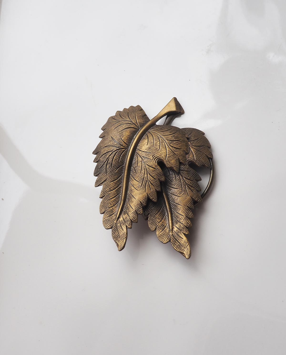 Jeri-Lou Signed Leaf Scarf Clip