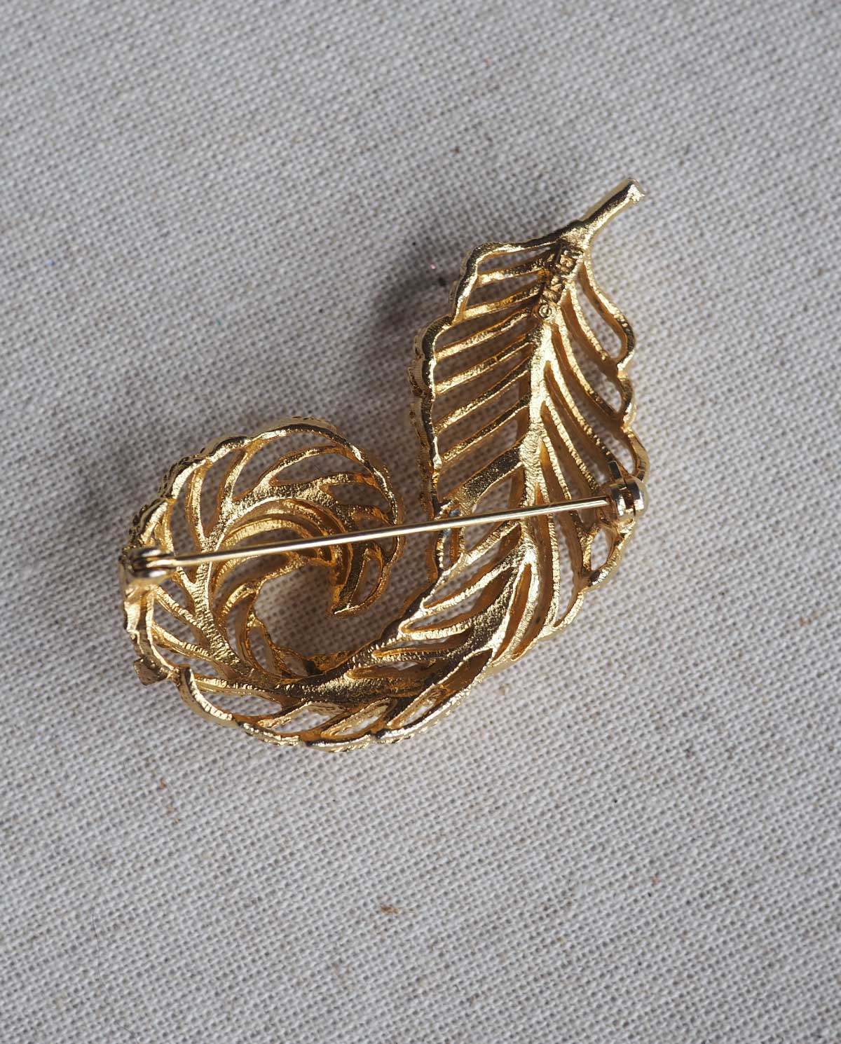 Curled Feather Lisner Signed Brooch