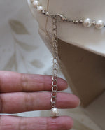 Load image into Gallery viewer, Vintage 60s Pearl Necklace
