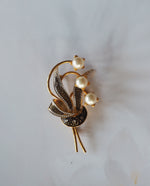 Load image into Gallery viewer, Pearl Abstract Shape Brooch
