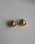 Load image into Gallery viewer, Beige Pearl Earrings
