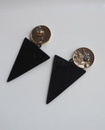 Load image into Gallery viewer, Black Geometric Shaped Earrings
