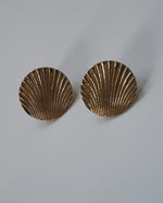 Load image into Gallery viewer, Gold Tone Shell Clip Ons
